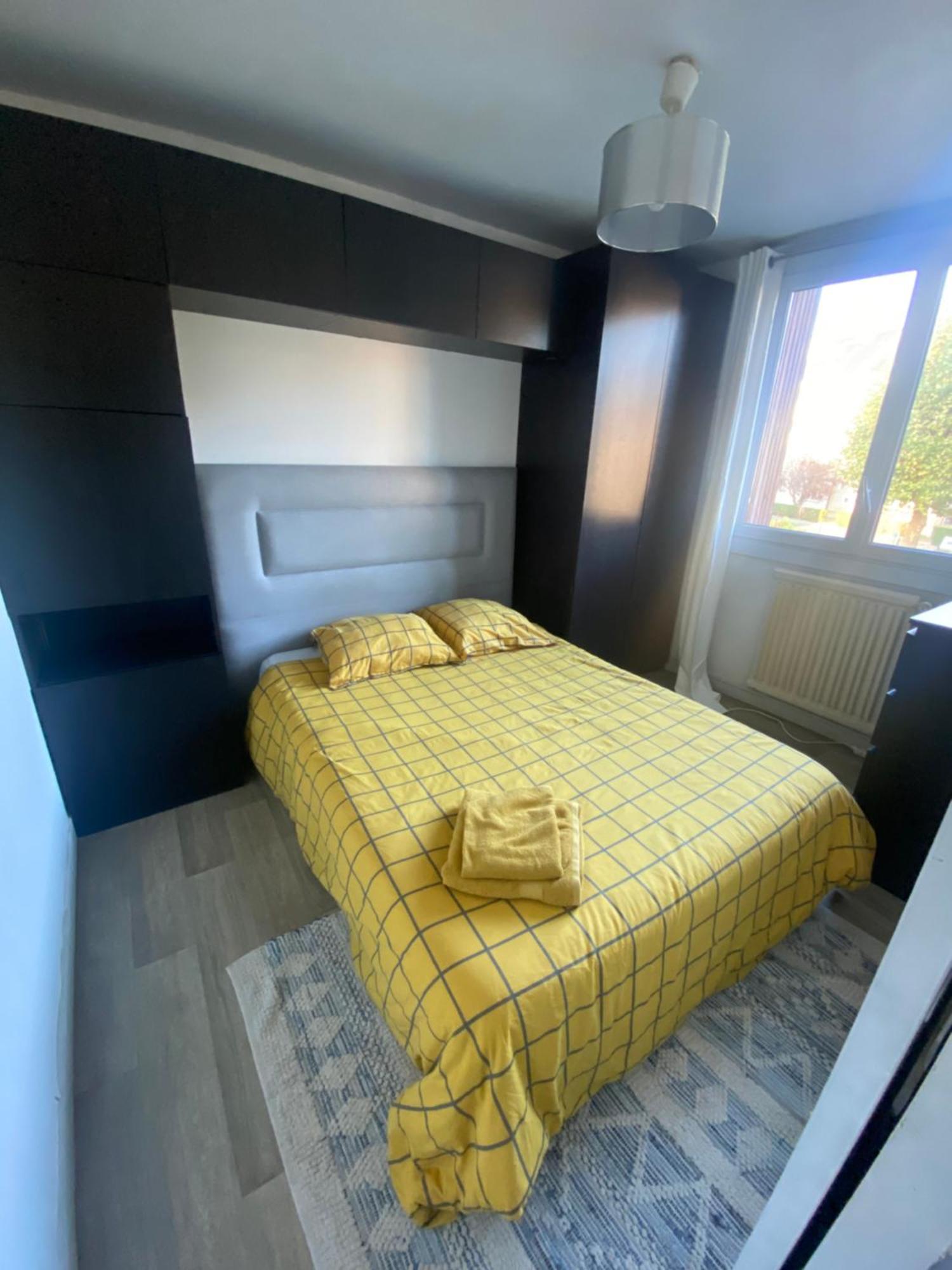 Bel Appartement Spacieux ,Convivial De 3 Chambres Avec Parking Prive Secure Caen Buitenkant foto