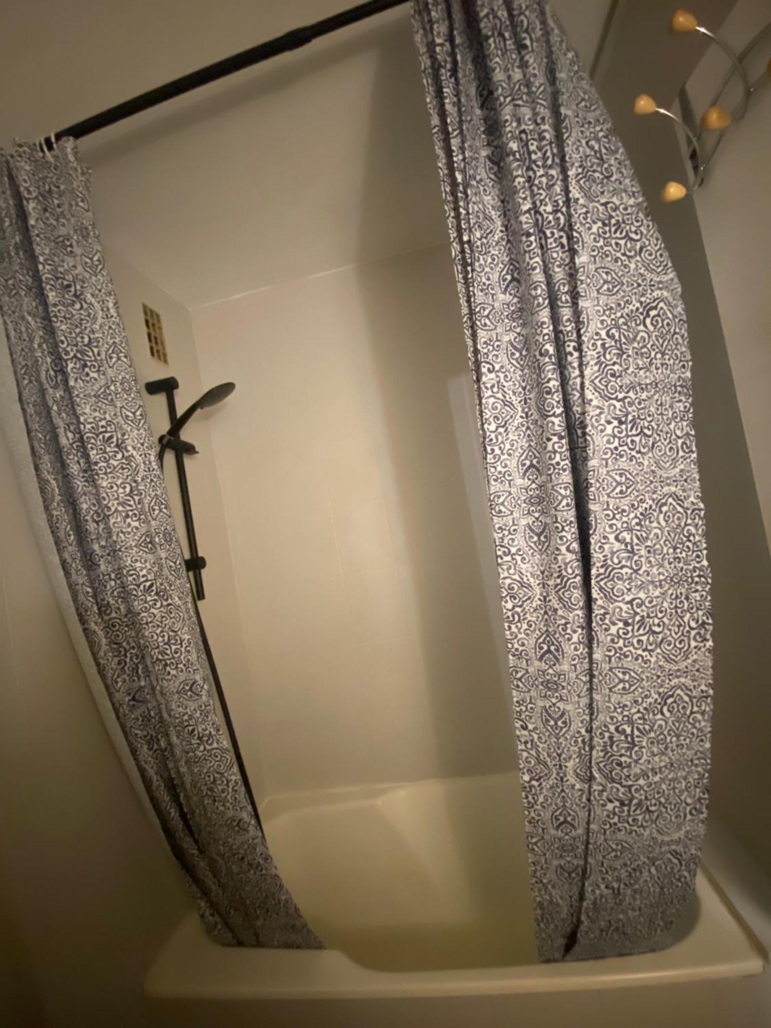 Bel Appartement Spacieux ,Convivial De 3 Chambres Avec Parking Prive Secure Caen Buitenkant foto