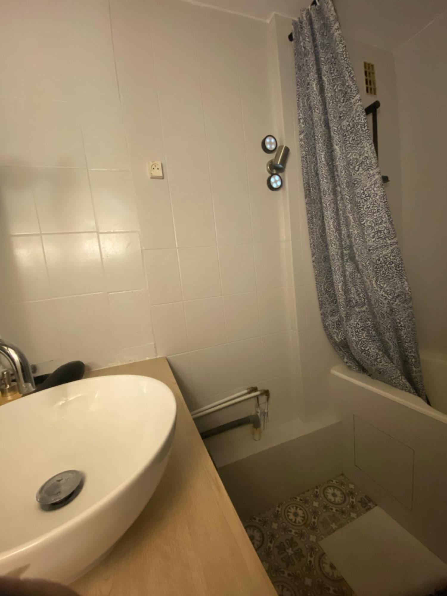 Bel Appartement Spacieux ,Convivial De 3 Chambres Avec Parking Prive Secure Caen Buitenkant foto
